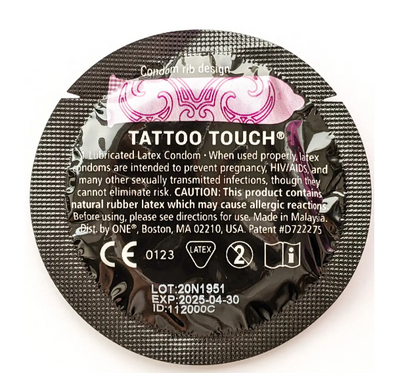 Презерватив із рельєфним малюнком ONE Tattoo Touch purple (1 шт) - фото