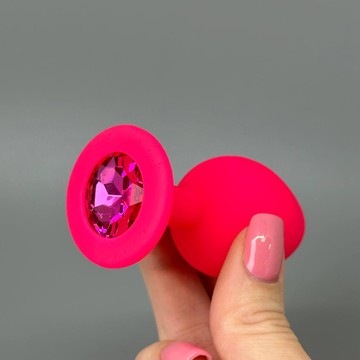 Анальная пробка с кристаллом CRYSTAL Soft Silicone Pink Silicone Pink-Rhodolite M - фото