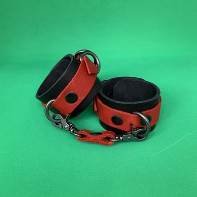 Кожаные БДСМ браслеты красно-черного цвета - фото