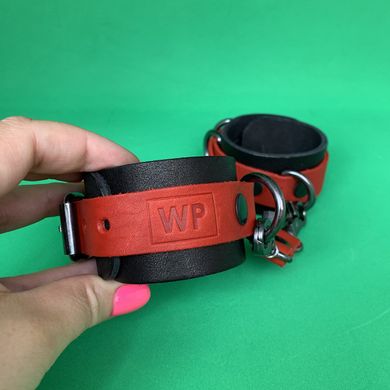 Кожаные БДСМ браслеты красно-черного цвета - фото