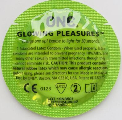 Презерватив светящийся в темноте ONE Glowing Pleasures (1 шт) - фото