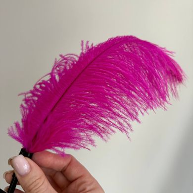 Art of Sex Puff Peak - щекоталка со страусиным пером темно-розовая