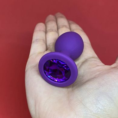 Силиконовая анальная пробка фиолетовая с фиолетовым камнем (2,8 см) - фото